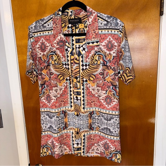 PacSun Short Sleeve Button-Up Shirt 🐅 Men’s Small - Picture 2 of 6